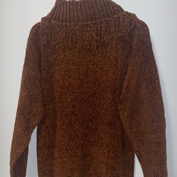 Brown Cowl turtleneck - Picture 2 of 3